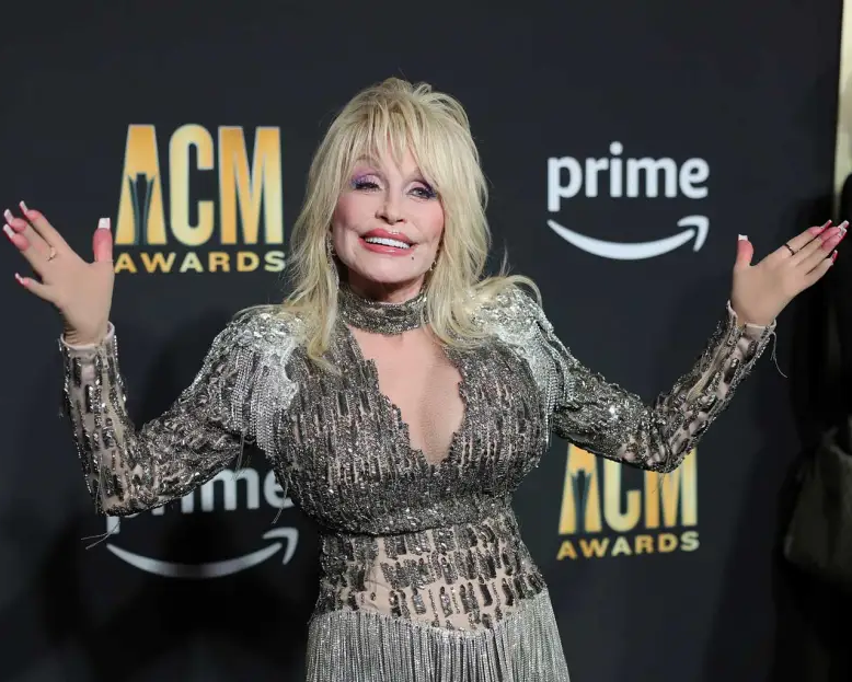 Dolly Parton to Grace the Stage at Thanksgiving Football FaceOff