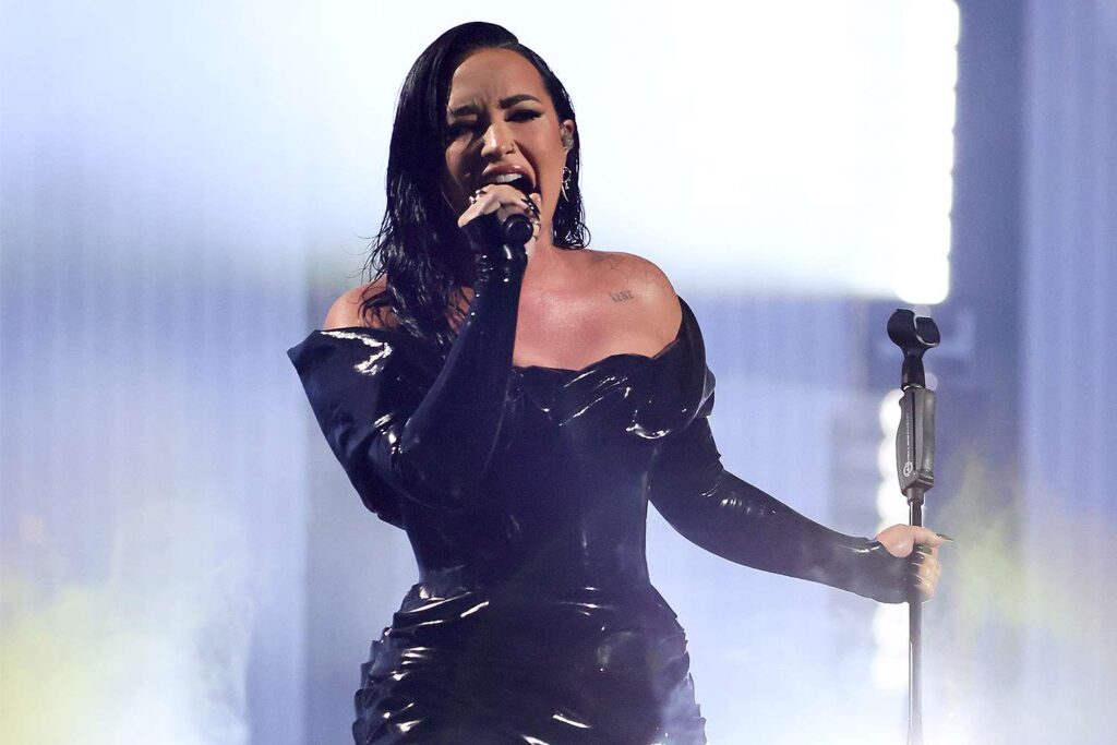 Demi Lovato Inspired by Taylor Swift's Support During MTV VMAs Performance